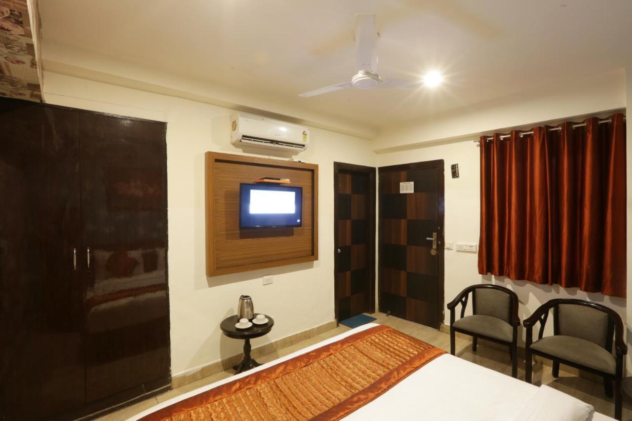 Hotel Airport Star New Delhi Exterior photo