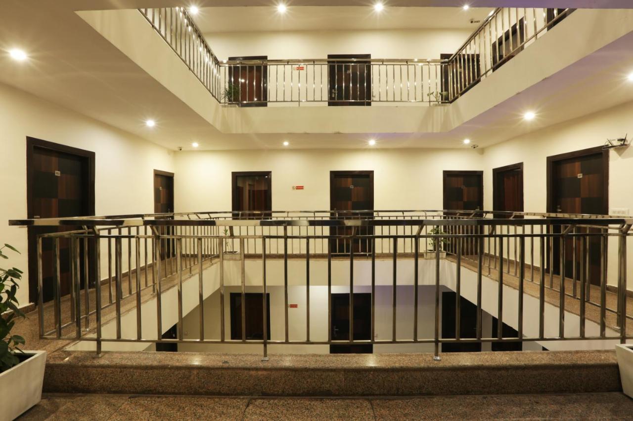Hotel Airport Star New Delhi Exterior photo